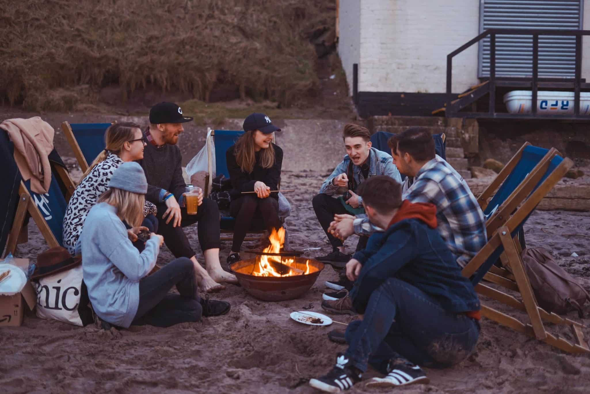What are the benefits of online community engagement?